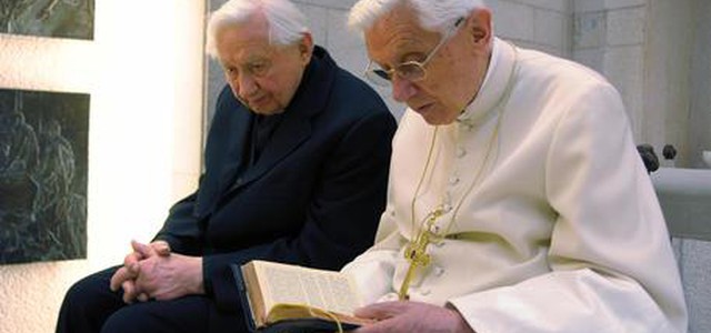 "Ratzinger ha una malattia paralizzante", la preoccupazione del fratello Georg