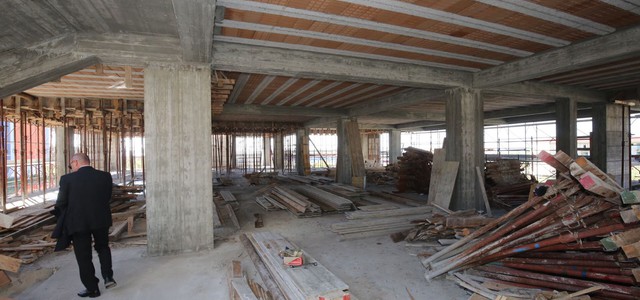 Seconda tappa di Oliverio nel cantiere “Scuole sicure 500” ad Amantea