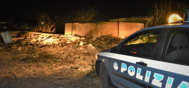 Sorpreso a scaricare e incendiare rifiuti, arrestato 69enne