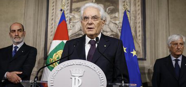 Governo, Conte rinuncia. Mattarella e il no a Savona: 'In gioco l'Italia nell'euro'