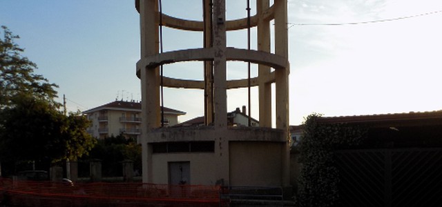 Falcone (Associazione GeneraAzioni): “Serbatoio Schiavonea a rischio crollo, intervenga il Comune”  