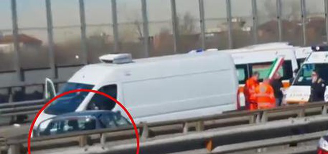 Fugge contromano su tangenziale est, 8 poliziotti contusi