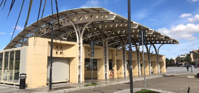 Giovane finisce sotto un treno a Reggio, è gravissimo
