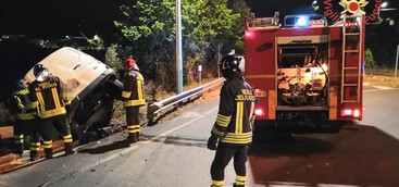 Furgone fuoristrada a Catanzaro: in bilico sul ciglio del burrone, due feriti