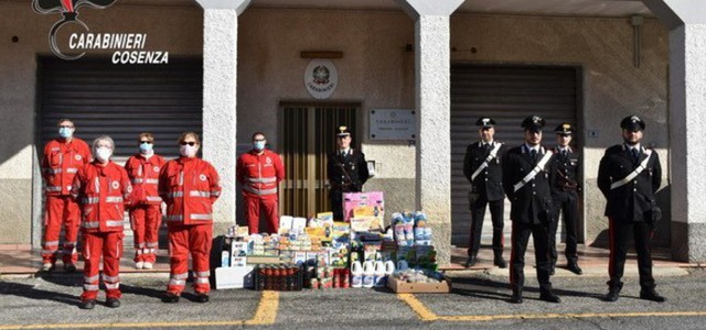 Guardia Piemontese, i carabinieri regalano generi  di prima necessità