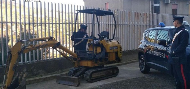 Cotronei, deteneva un mini escavatore rubato. Bracciante denunciato per ricettazione