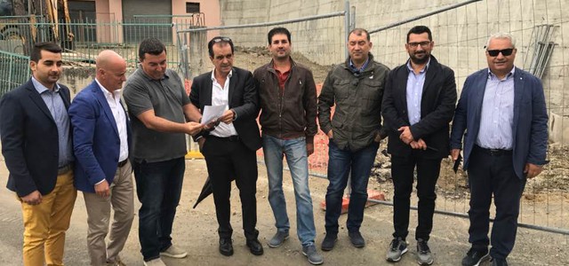 Procedono i lavori di messa in sicurezza del muro lungo la Strada provinciale 128