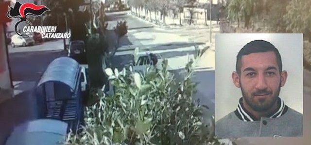 Lamezia, scippava anziane e rubava nel parcheggio di un supermercato: arrestato un giovane