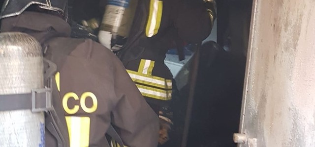 In fiamme il piano terra di un'abitazione a Lamezia Terme, non si esclude la matrice dolosa