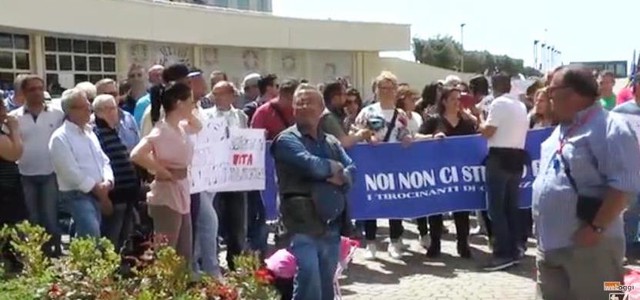 I tirocinanti della giustizia protestano davanti la Cittadella (VIDEO)