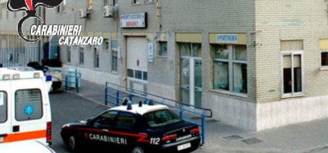 Carabinieri in ospedale Catanzaro, militari ispezionano reparti
