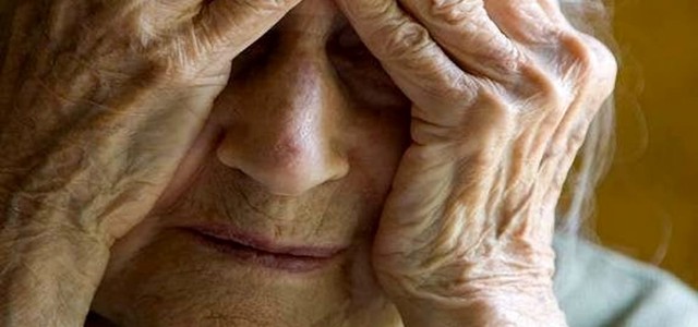 Picchiava e maltrattava la madre, arrestato 46enne