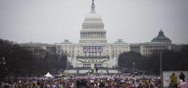 Trump, la marcia delle donne. Un fiume a Washington