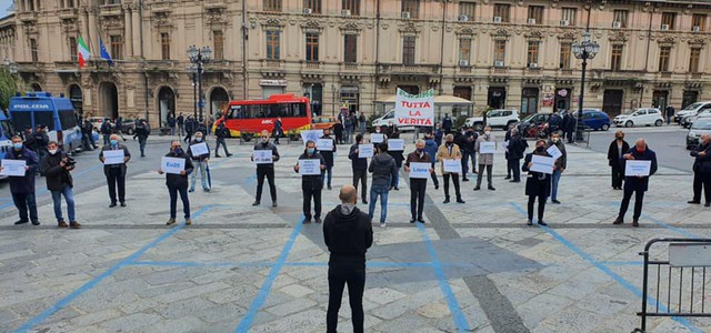Patto per il Territorio - associazioni, sindacati e professionisti in protesta davanti la Prefettura di Catanzaro