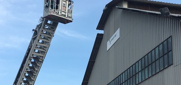 Protesta impianto Bucita, i sei lavoratori scendono dal tetto. Domani tavolo tecnico in Regione