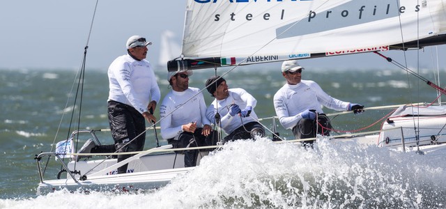 Il maxi yacht Pendragon fa tappa a Crotone