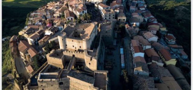 POSTE ITALIANE DEDICA UN ANNULLO FILATELICO E UNA CARTOLINA AL CONSIGLIO COMUNALE DEI RAGAZZI DI SANTA SEVERINA (KR)
