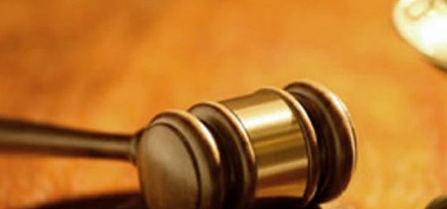 Tutore accusato di prelevare denaro del minore  