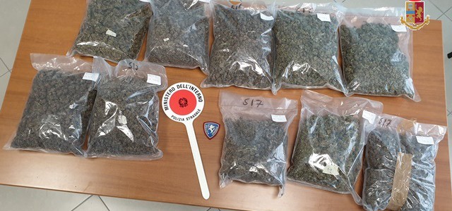 Fermato con 5 kg di marijuana in auto, in manette 41enne