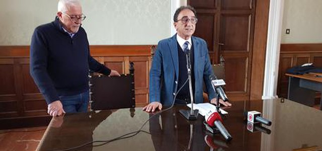 Abramo : " Chiederò al Prefetto ed al Presidente della Regione di disporre la chiusura delle scuole "