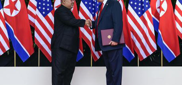 Trump e Kim firmano documento congiunto: 'Messo passato alle spalle'