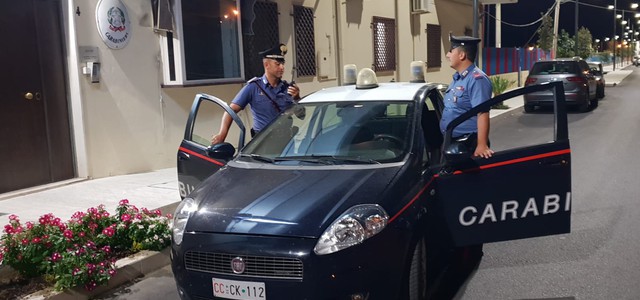 Carabinieri sventano incendio di vaste proporzioni, arrestato 26enne