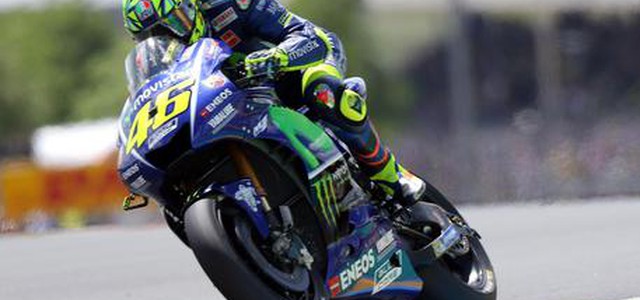 Incidente in motocross per Valentino Rossi