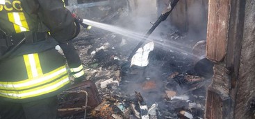 Box auto in fiamme nel Vibonese (FOTO)
