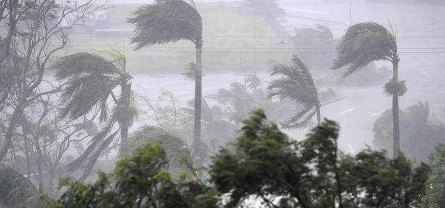 Ciclone Debbie si abbatte sulle coste dell'Australia