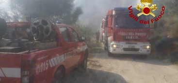 Incendio in discarica abusiva