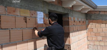 Sequestrata mansarda abusiva nel Crotonese (FOTO)
