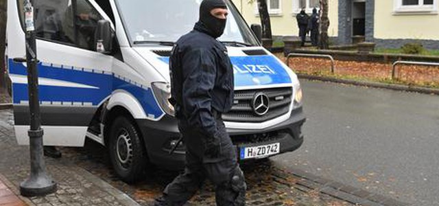 Germania: uomo armato in un liceo