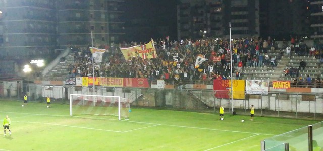 I tifosi del Catanzaro a Rende per sostenere le Aquile (VIDEO)