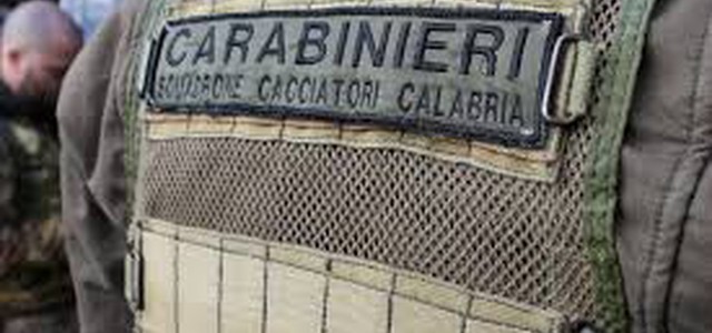 VIOLENTA FIGLIO QUINDICENNE E SI DA’ALLA MACCHIA. PREGIUDICATO BRACCATO E CATTURATO DAI CARABINIERI CACCIATORI DI CALABRIA.