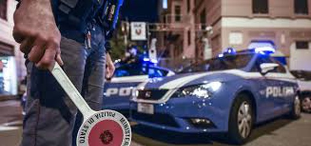 Tenta di rubare auto a volto scoperto, arrestato