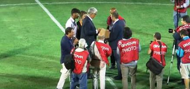 Catanzaro - Casertana, il tifo del Ceravolo ricordando Bruno Cuteri (VIDEO)