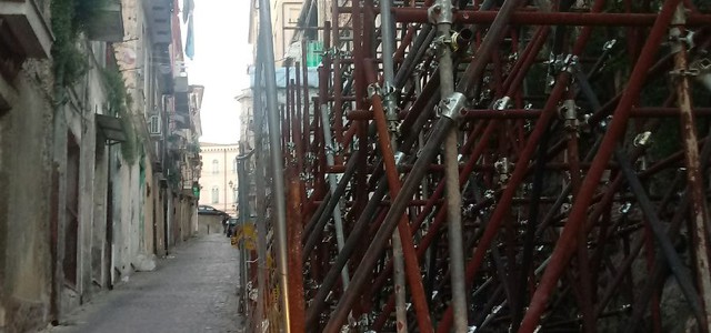 Via Gradoni Giglio, Celia: "Monumento al degrado"