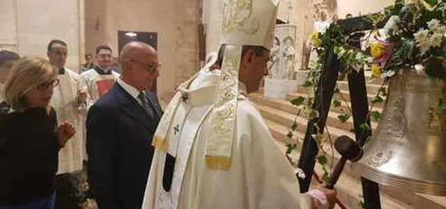 Banca dona campana a Cattedrale Cosenza