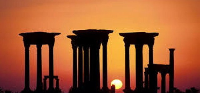 Palmira: Isis distrugge il Tetrapilo e la facciata del teatro romano