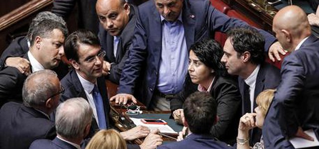 Manovra, governo incassa voto di fiducia alla Camera. Mdp non partecipa