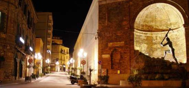 Festività in centro, riconfermata l'isola pedonale notturna anche grazie ai residenti