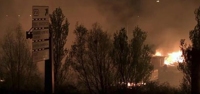 Incendio devasta campo migranti nel nord della Francia