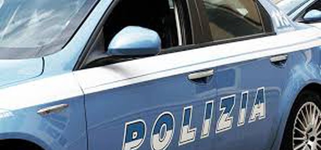 Danneggia sistemi Polizia in aeroporto, denunciato