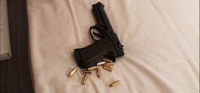 In giro con una pistola, arrestato 17enne