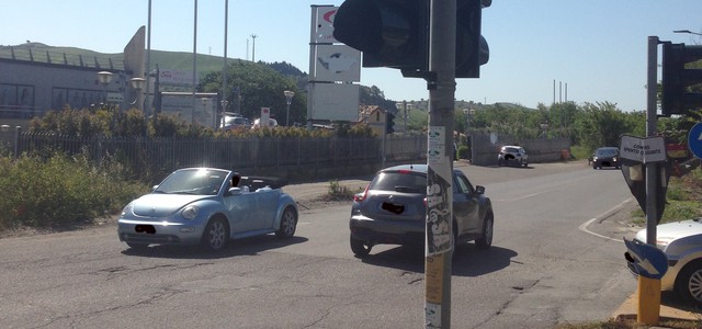 A Voce Alta: "Semafori Viale Lucrezia della Valle, a quando il ripristino?"