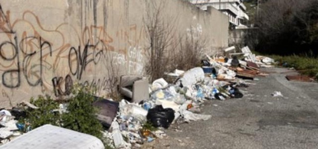 Catanzaro, rifiuti abbandonati. Veraldi: “Servono più fototrappole”