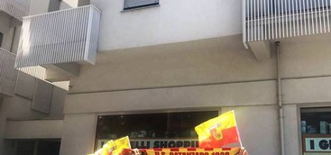 Tifosi sotto casa del patron Cosentino cantano inno del Catanzaro (VIDEO)
