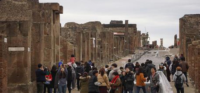 Furto negli scavi di Pompei, rubata una borchia del VI sec a.C.