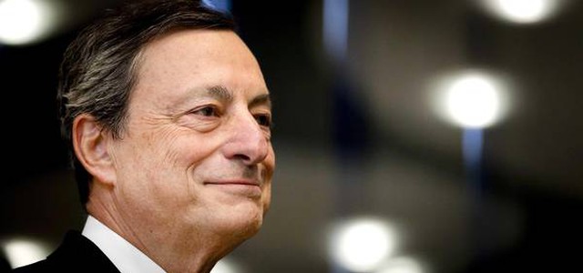 Draghi al Parlamento Ue: "Ripresa più forte, ma la politica monetaria va ancora sostenuta"