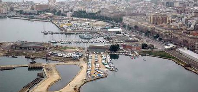 Ragazza di 15 anni violentata dal branco a Bari